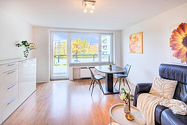 Neuperlach: diritto di superficie - grazioso appartamento di 2 locali con balcone e posto auto - libero