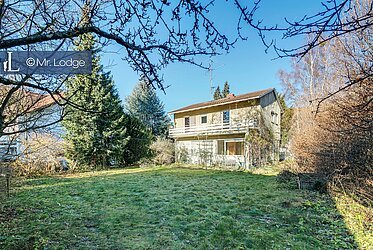 Casa indipendente con annesso e vialetto su un terreno con giardino di circa 585 m².