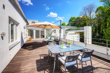 Appartamento con terrazza sul tetto in affitto a Solln