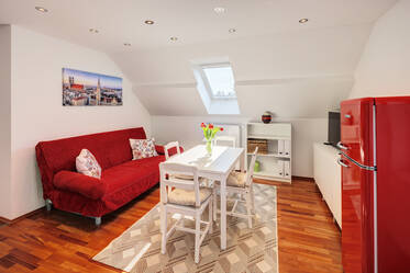 Appartamento mansardato indipendente, appena arredato