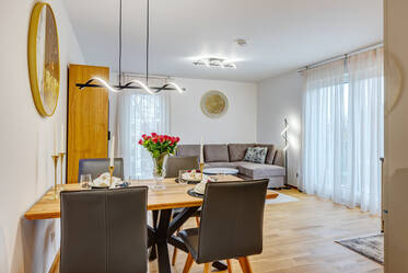 Helle Neubauwohnung mit idealem Schnitt und Balkon