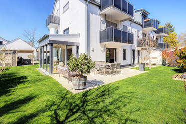 Unterschleißheim: Moderne Gartenwohnung mit hoher Wohnqualität