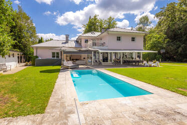 Villa familiare con piscina a Oberhaching